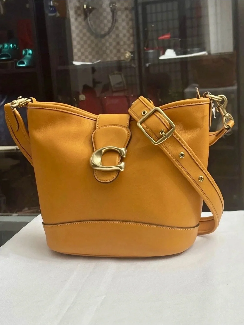 Coach Classic Tali Bucket Crossbody / Shoulder Bag – Canyon Glove-Tan Leather